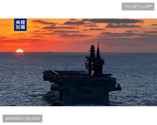 海军四川舰完成首次航行试验任务,返回船厂码头